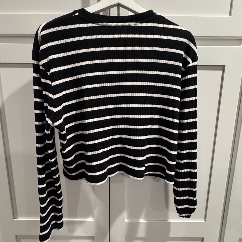 FRENCH CONNECTION Size L black top white stripes. Excellent condition! CUTE